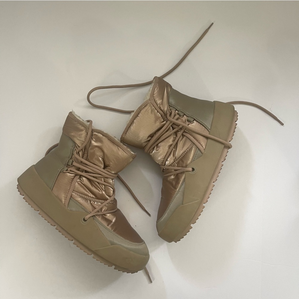 BARETRAPS Desha Cold Weather Bootie • size 8